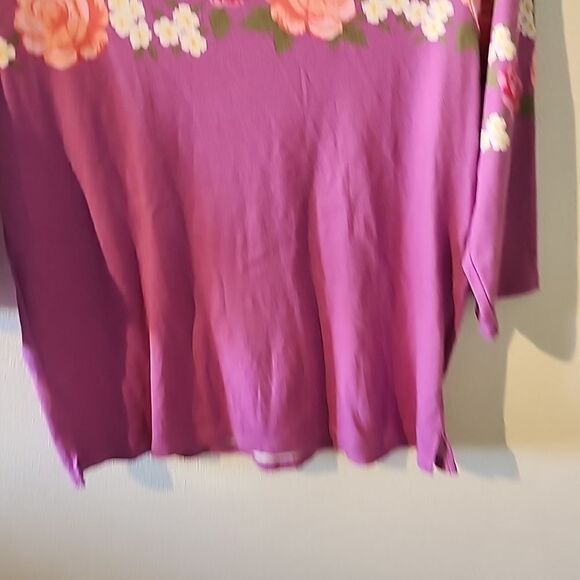Quacker Factory 3/4 Sleeve T-Shirt with Floral Roses Bling Purple Medium - Picture 4 of 5